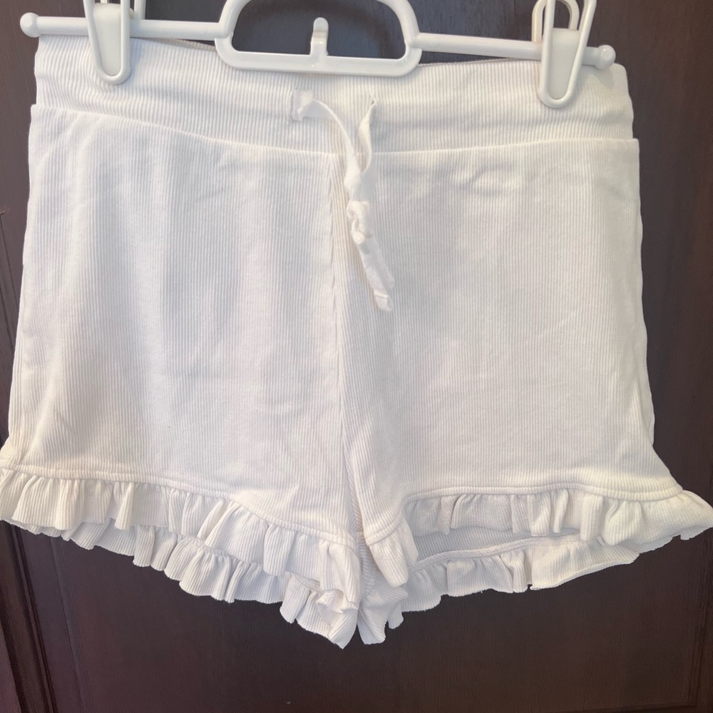 Zara White Ruffled Shorts